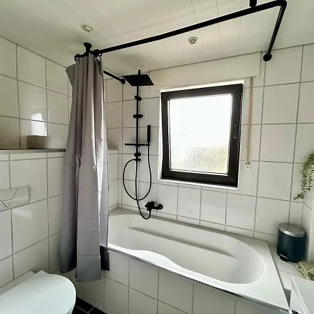 Modern In Der Naehe Von Koblenz Urbar (Mayen-Koblenz)